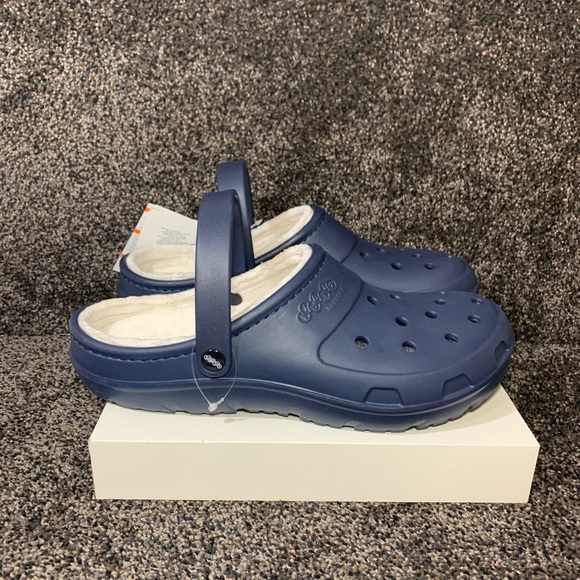 Lined Fuzzy Warm Crocs size 12 & 13 unisex - Picture 6 of 7